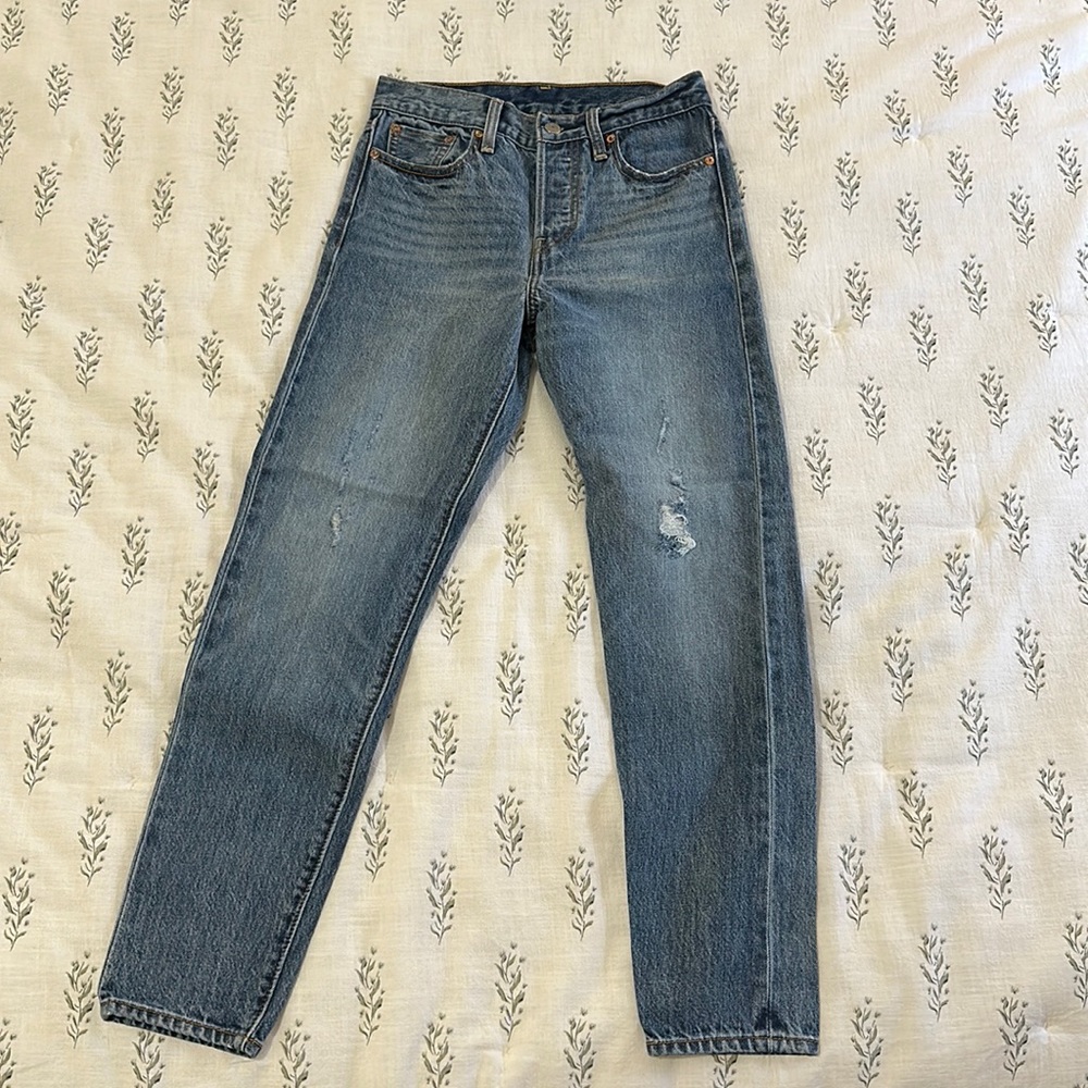 Levi Medium Wash Skinny Jeans 24/25
